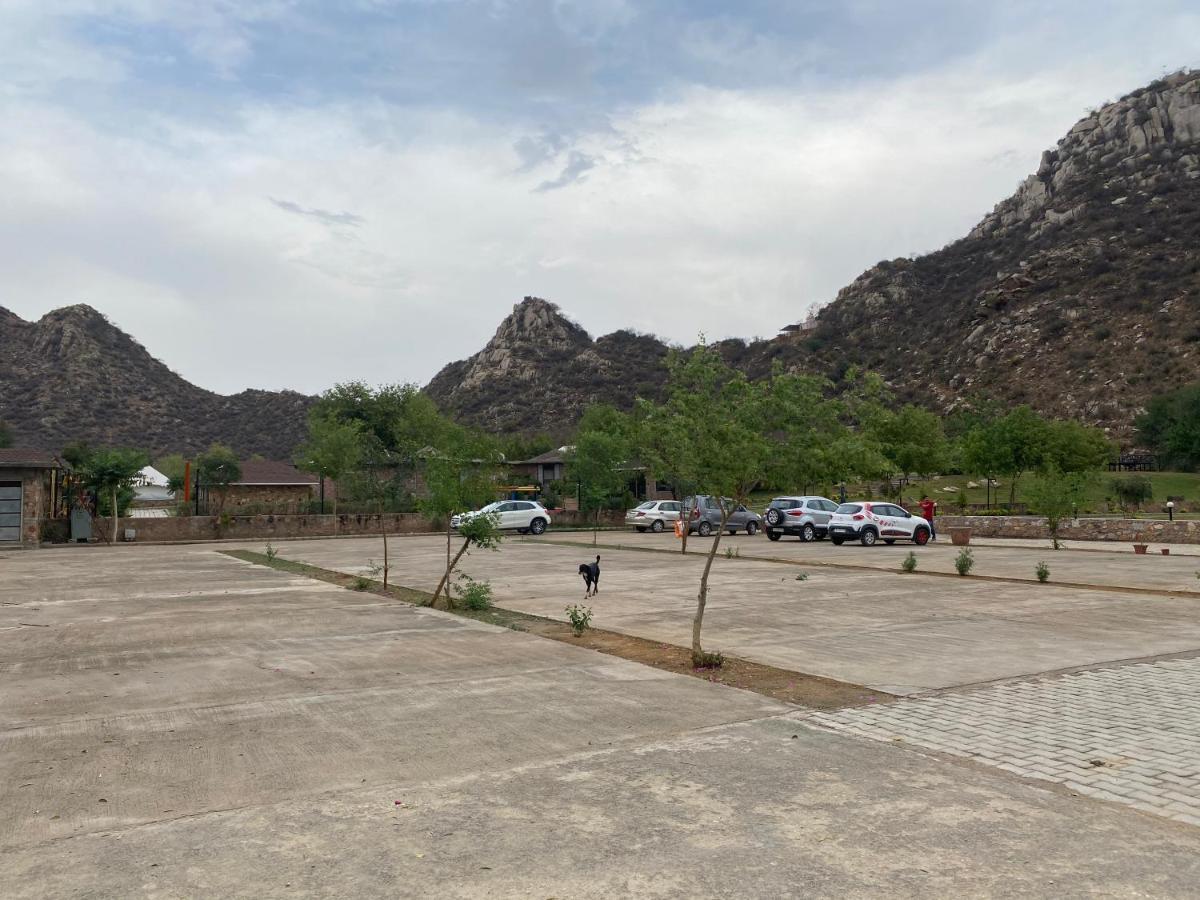 Grass Field Valley Resort Jaipur Bagian luar foto