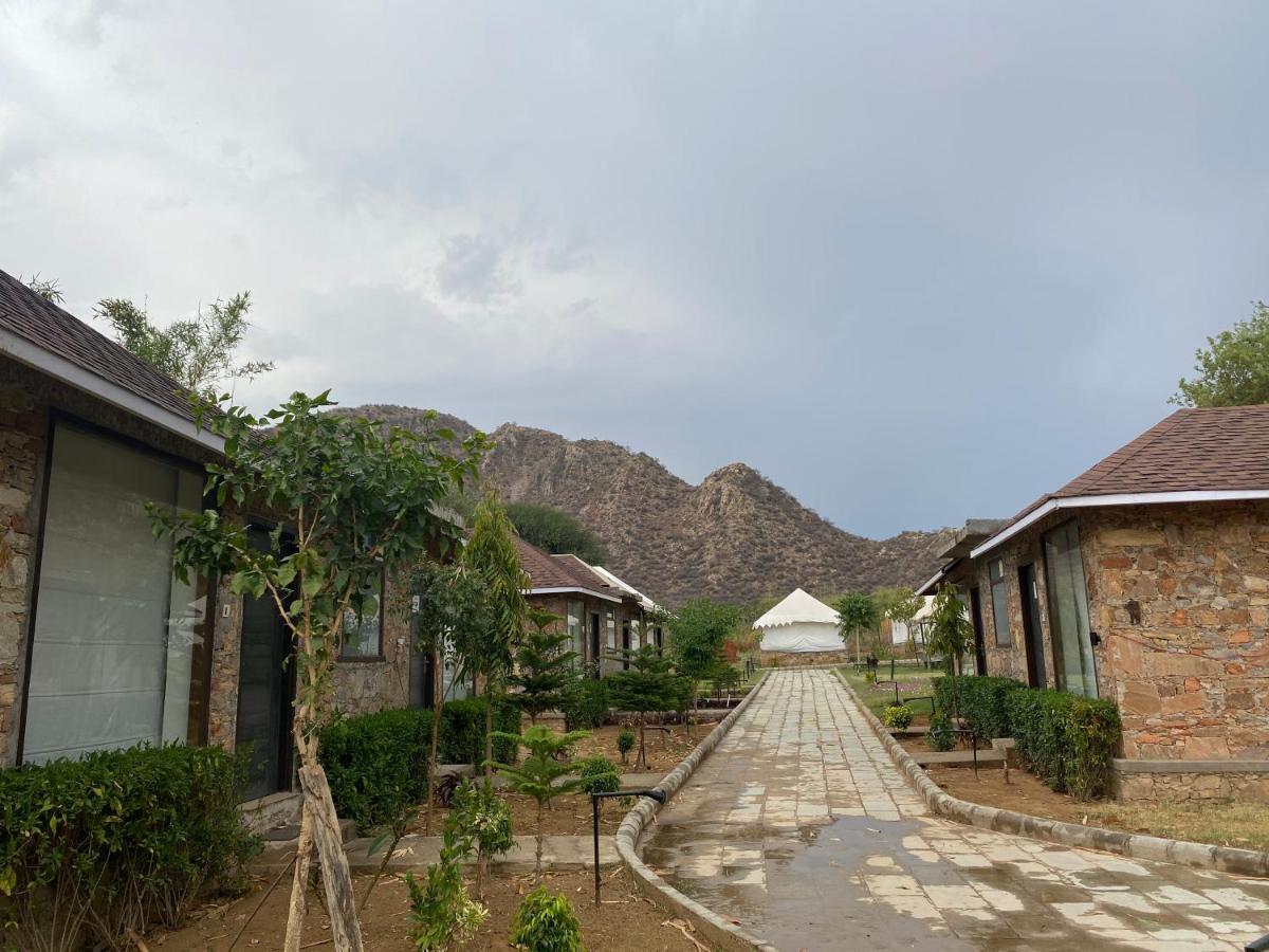 Grass Field Valley Resort Jaipur Bagian luar foto