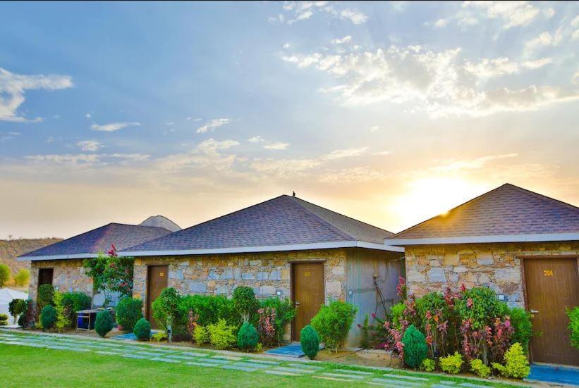 Grass Field Valley Resort Jaipur Bagian luar foto
